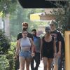 Exclusif - Ariel Winter et son compagnon Levi Meaden sont allés déjeuner avec des amis à Los Angeles. Ariel porte un sac à dos Fendi. Le 4 septembre 2017.