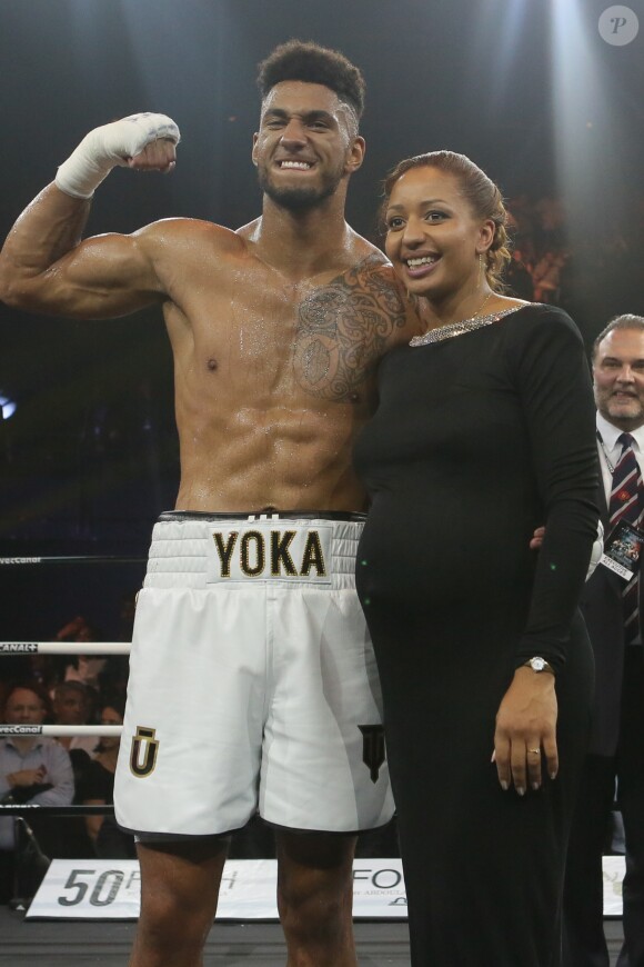 Tony Yoka et sa fiancée Estelle Mossely, enceinte, après sa victoire lors de son premier combat de boxe pro contre l'américain Travis Clarke au Palais des Sports de la Porte Versailles à Paris. Il a gagné par KO au 2ème round. Paris, le 2 juin 2017. © CVS/Bestimage