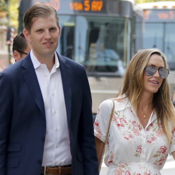 Exclusif - Le fils de D Trump, Eric Trump et sa femme Lara Yunaska, enceinte, arrivent à la Trump Tower sur la 5ème avenue à New York, le 18 Juillet 2017.  Exclusive - For Germany Call For Price - No Internet Use For Switzerland and Belgium - D Trump's son Eric Trump with his pregnant wife Lara Yunaska are walking to the Trump Tower on Fifth Avenue in New York, NY on July 18, 201718/07/2017 - New York