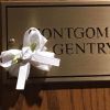 La page Facebook officielle du duo country Montgomery Gentry affiche un ruban blanc en couverture pour rendre hommage à Troy Gentry mort dans le crash d'un hélicoptère le 8 septembre 2017.