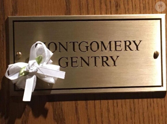 La page Facebook officielle du duo country Montgomery Gentry affiche un ruban blanc en couverture pour rendre hommage à Troy Gentry mort dans le crash d'un hélicoptère le 8 septembre 2017.