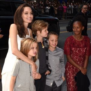 Angelina Jolie avec ses filles Vivienne, Shiloh, Zahara et son fils Knox à la première du film "The Breadwinner" au Festival international du film de Toronto le 10 septembre 2017