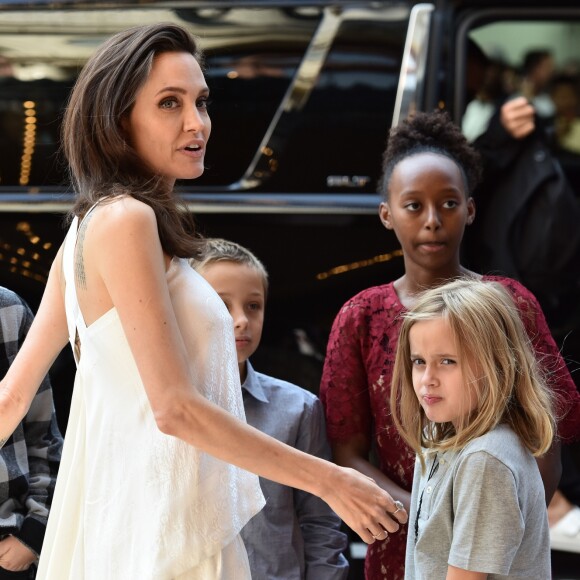 Angelina Jolie avec ses filles Vivienne, Shiloh, Zahara et son fils Knox à la première du film "The Breadwinner" au Festival international du film de Toronto le 10 septembre 2017