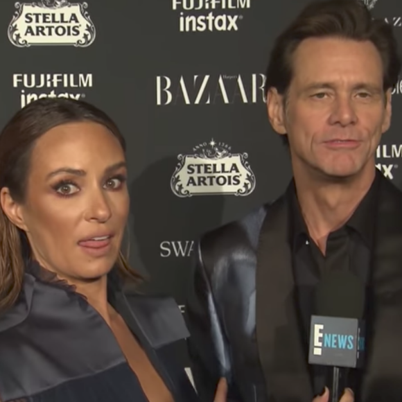 Jim Carrey interviewé par la journaliste de la chaîne E! Entertainment Catt Sadler lors de la soirée organisée par Harper's Bazaar, à New York le 8 septembre 2017