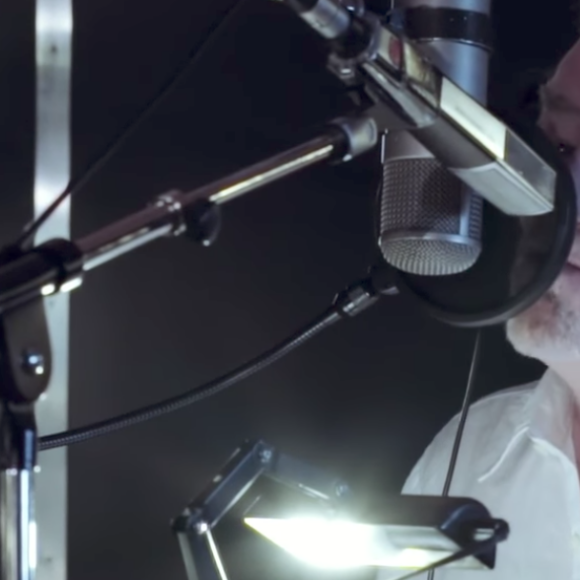 Image extraite du clip La Même Tribu, le premier extrait du nouvel album éponyme d'Eddy Mitchell attendu le 10 novembre 2017.