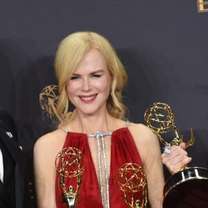 Alexander Skarsgard, Nicole Kidman, Reese Witherspoon (Big Little Lies) lors de la 69e cérémonie des Emmy Awards à Los Angeles, le 17 septembre 2017.