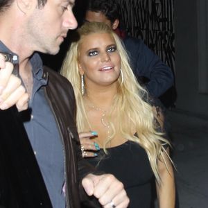 Jessica Simpson et son mari Eric Johnson quittent le restaurant Craig's à Los Angeles le 19 septembre 2017