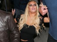 Jessica Simpson : Ivre et grimaçante, elle titube et manque de tomber au sol