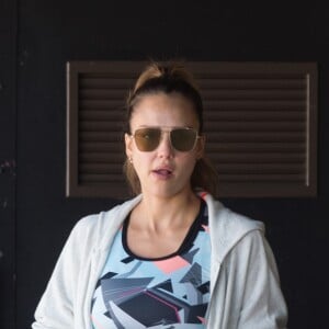 Jessica Alba, enceinte, sans maquillage se rend à sa séance de gym à Los Angeles, le 23 septembre 2017.