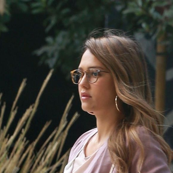 Exclusif - Jessica Alba enceinte se rend à un rendez-vous avec Honest Company à Playa Del Vista, le 20 septembre 2017