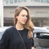 Jessica Alba enceinte est allée déjeuner avec ses filles à Beverly Hills, le 17 septembre 2017