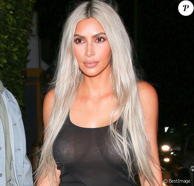 Exclusif - Kim Kardashian et son mari Kanye West sont allés diner en amoureux au restaurant Giorgio Baldi à Santa Monica. Kim porte un t-shirt transparent sans soutien-gorge! Le 23 septembre 2017