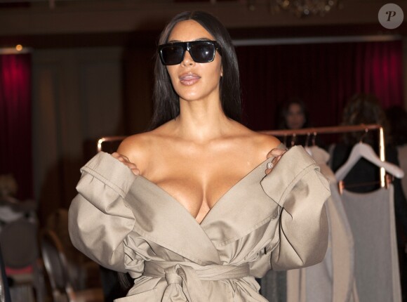 Kim Kardashian - Célébrités au défilé de mode Siran, collection prêt-à-porter Automne-Hiver 2016 lors de la Fashion Week de Paris le 2 octobre 2016 © Siran via Bestimage