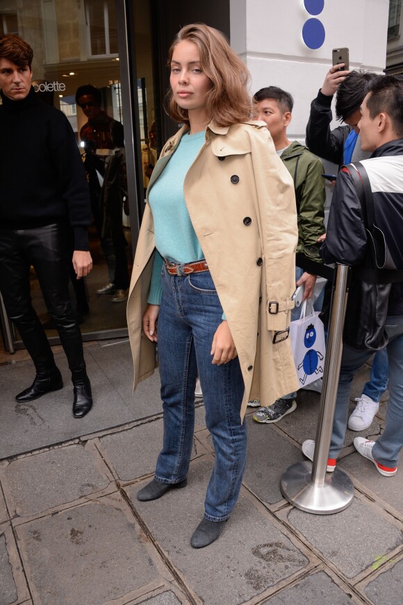 Marie-Ange Casta à l'entrée du magasin colette. Paris, le 28 septembre 2017.