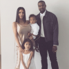 Kim Kardashian et Kanye West prennent la pose avec leurs enfants North et Saint pour Pâques 2017.