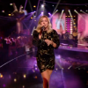 Louane, invitée de la finale de "The Voice Kids 4" (TF1), interprète son titre "On était beau" samedi 30 septembre 2017.
