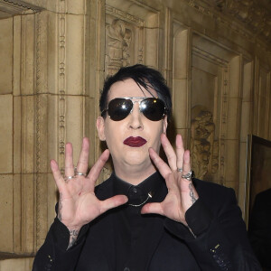 Marilyn Manson à la sortie des "Fashion Awards 2016" à Londres, Royaume Uni, le 5 décembre 2016.