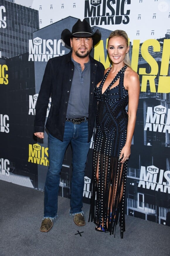 Jason Aldean et sa femme Brittany Kerr, enceinte, lors des 2017 CMT Music Awards au Music City Center à Nashville, le 7 juin 2017.