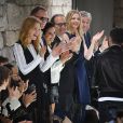 Natalia Vodianova, Jennifer Connelly, Delphine et Bernard Arnault - Défilé Louis Vuitton, collection printemps-été 2018 à la Pyramide du Louvre. Paris, le 3 octobre 2017.