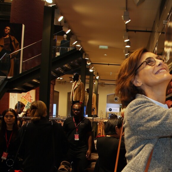 Exclusif - Inès de la Fressange lors de la soirée de lancement de la collection Automne-Hiver 2017 UNIQLO U à la boutique Uniqlo à Paris, le 4 octobre 2017. © Denis Guignebourg/Bestimage