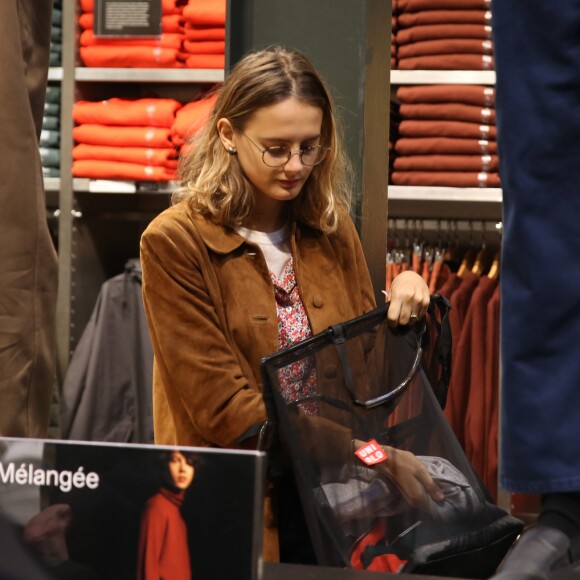 Exclusif - Violette d'Urso lors de la soirée de lancement de la collection Automne-Hiver 2017 UNIQLO U à la boutique Uniqlo à Paris, le 4 octobre 2017. © Denis Guignebourg/Bestimage