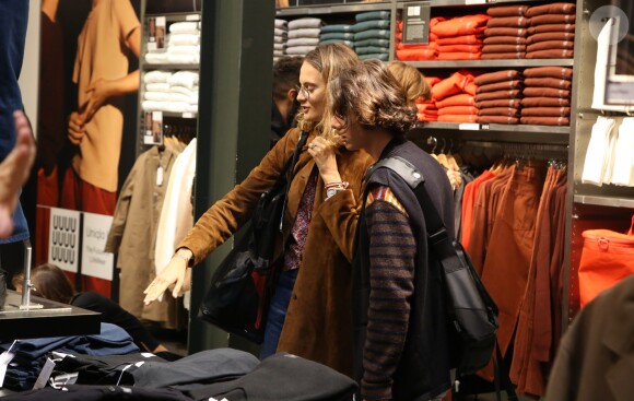 Exclusif - Violette d'Urso lors de la soirée de lancement de la collection Automne-Hiver 2017 UNIQLO U à la boutique Uniqlo à Paris, le 4 octobre 2017. © Denis Guignebourg/Bestimage