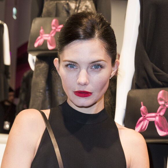 Delphine Chanéac - Présentation du sac "Balloon Dog" de Jeff Koons pour H&M au centre Pompidou à Paris le 9 décembre 2014.