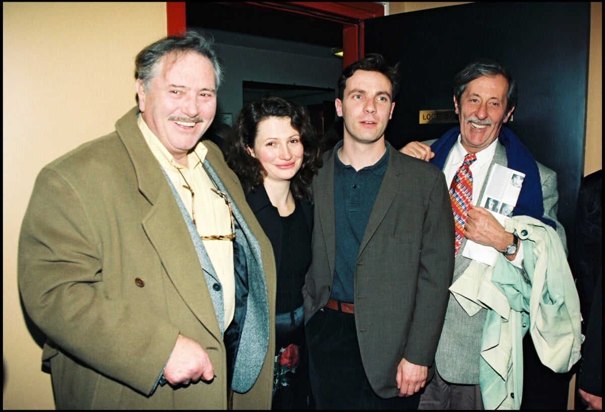 Photo : Victor Lanoux, sa fille Stéphanie Marie, Jean Rochefort et son fils  Julien - Générale de la pièce Mort dun commis voyageur en 1996 - Purepeople