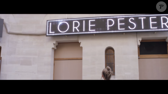 Image extraite du clip La Vie est belle de Lorie Pester - octobre 2017.