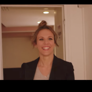 Image extraite du clip La Vie est belle de Lorie Pester - octobre 2017.