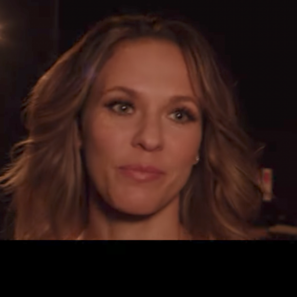 Image extraite du clip La Vie est belle de Lorie Pester - octobre 2017.