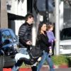 Exclusif - Mila Kunis, Ashton Kutcher et leurs enfants Dimitri et Wyatt vont petit-déjeuner en famille à Los Angeles, Californie, Etats-Unis, le 29 janvier 2017.