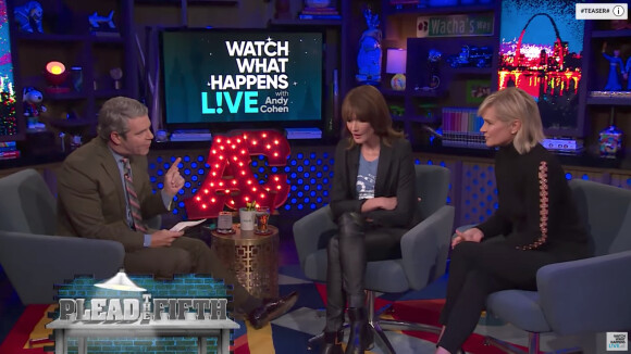 Carla Bruni et Yolanda Hadid invitées de "Watch What Happens Live!" présenté par Andy Cohen sur la chaîne Braco, le 10 octobre 2017.