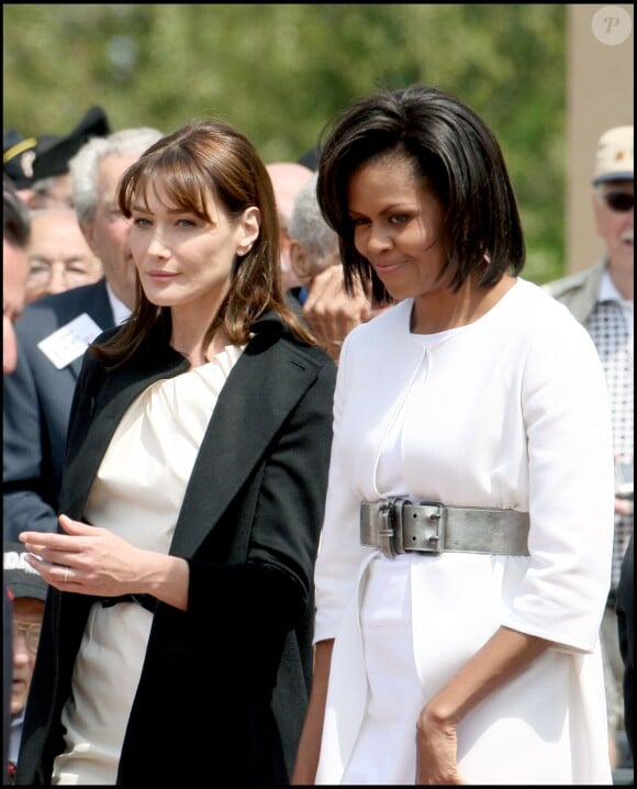 Carla Bruni-Sarkozy et Michelle Obama au 65e anniversaire du débarquement de Normandie, le 6 juin 2009.