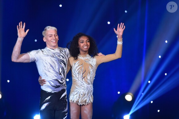 Exclusif - Tiffany Williams et Axel Osborne Troupe main à main voltige - Enregistrement de l'émission "Le Plus Grand Cabaret du Monde" à Paris, qui sera diffusée le 14 octobre sur France 2. Le 12 septembre 2017 © Giancarlo Gorassini / Bestimage