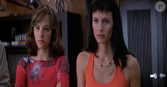 Parker Posey et Courteney Cox dans Scream 3, sorti en 2000.