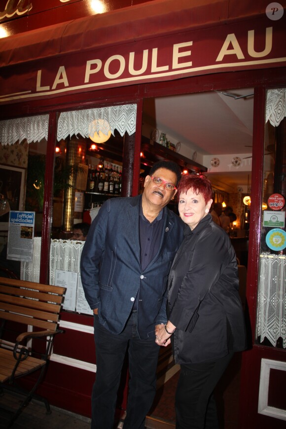 Exclusif - Fabienne Thibeault et Christian Montagnac dînent au restaurant La Poule au Pot à Paris, France, le 15 octobre 2017. © Philippe Baldini/Bestimage