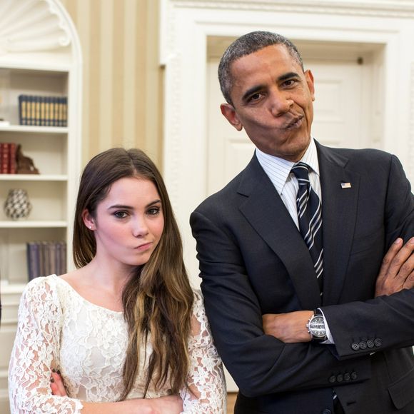L'ancien président Barack Obama et la gymnaste McKayla Maroney à la Maison Blanche, à Washington le 19 novembre 2012.