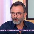 Frédéric Lopez, invité sur le plateau de "C à vous" (France 5) mercredi 18 octobre 2017, raconte le jour où il a failli "tuer" un homme qui battait sa compagne devant ses yeux.