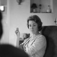 Archives -En France, à Paris, rendez-vous avec Danielle Darrieux à son domicile pour une interview. Le 14 décembre 1962 © Michel Ristroph via Bestimage
