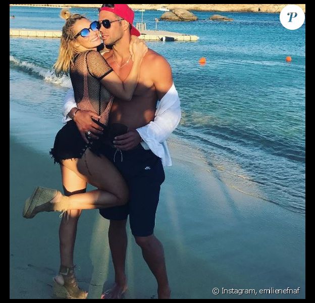Emile Nef Naf à Mykonos avec son compagnon Bruno Cerella. Instagram, le 16 septembre 2017.