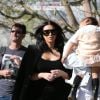 Kim Kardashian et Kanye West avec leur fille North dans le quartier de Bel-Air à Los Angeles en février 2016.
