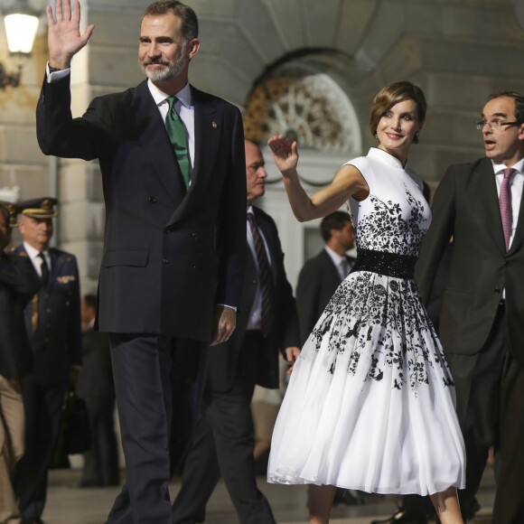 Le roi Felipe VI et la reine Letizia d'Espagne ont pris part, le 20 octobre 2017 au Théâtre Campoamor à Oviedo, à la cérémonie de remise des Prix Princesse des Asturies, en compagnie de la reine Sofia.