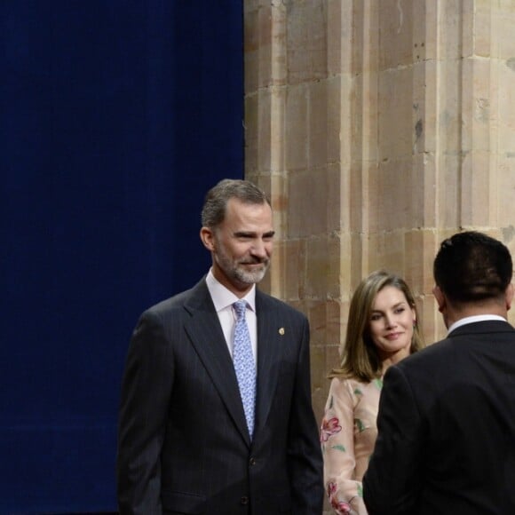 Le roi Felipe VI et la reine Letizia d'Espagne ont rencontré le 20 octobre 2017 à l'Hôtel Reconquista à Oviedo lauréats et personnalités à l'occasion des Prix Princesse des Asturies.