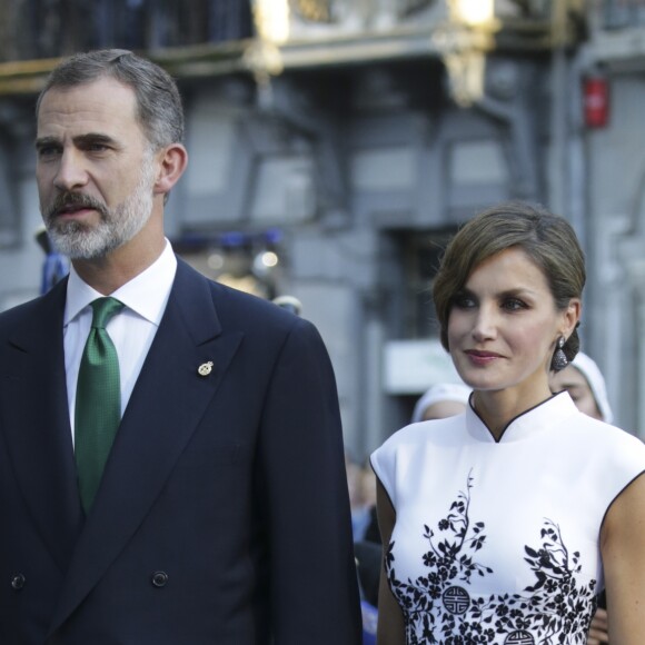 Le roi Felipe VI et la reine Letizia d'Espagne ont assisté, le 20 octobre 2017 au Théâtre Campoamor à Oviedo et en compagnie de la reine Sofia, à la cérémonie de remise des Prix Princesse des Asturies.