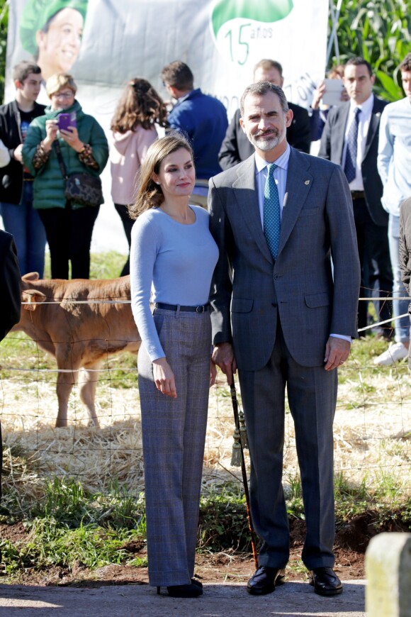 Le roi Felipe VI et la reine Letizia visitent Poreñu, désigné "Village exemplaire des Asturies 2017", le 21 octobre 2017.