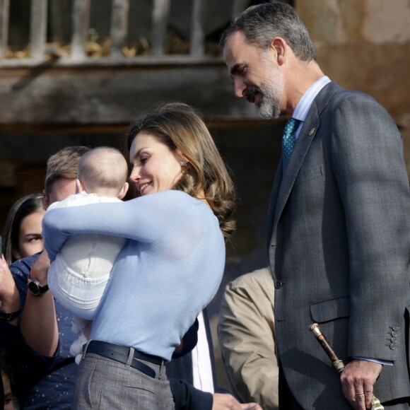 Le roi Felipe VI et la reine Letizia visitent Poreñu, désigné "Village exemplaire des Asturies 2017", le 21 octobre 2017.