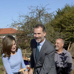 Le roi Felipe VI et la reine Letizia visitent Poreñu, désigné "Village exemplaire des Asturies 2017", le 21 octobre 2017.