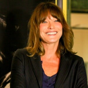 Carla Bruni-Sarkozy lors d'un photocall dans le cadre de sa tournée "French Touch" au théâtre Pallas à Athènes, Grèce, le 22 octobre 2017. © Aristidis Vafeiadakis/Zuma Press/Bestimage