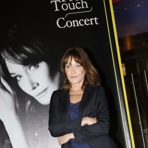 Carla Bruni-Sarkozy lors d'un photocall dans le cadre de sa tournée "French Touch" au théâtre Pallas à Athènes, Grèce, le 22 octobre 2017.